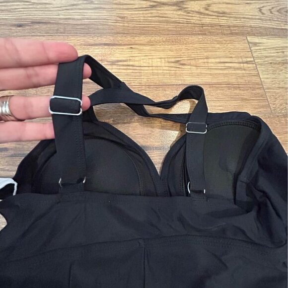 Woman’s one piece swimsuit. Rouching and adjustable strap. Blackest black. Brand - Picture 5 of 7